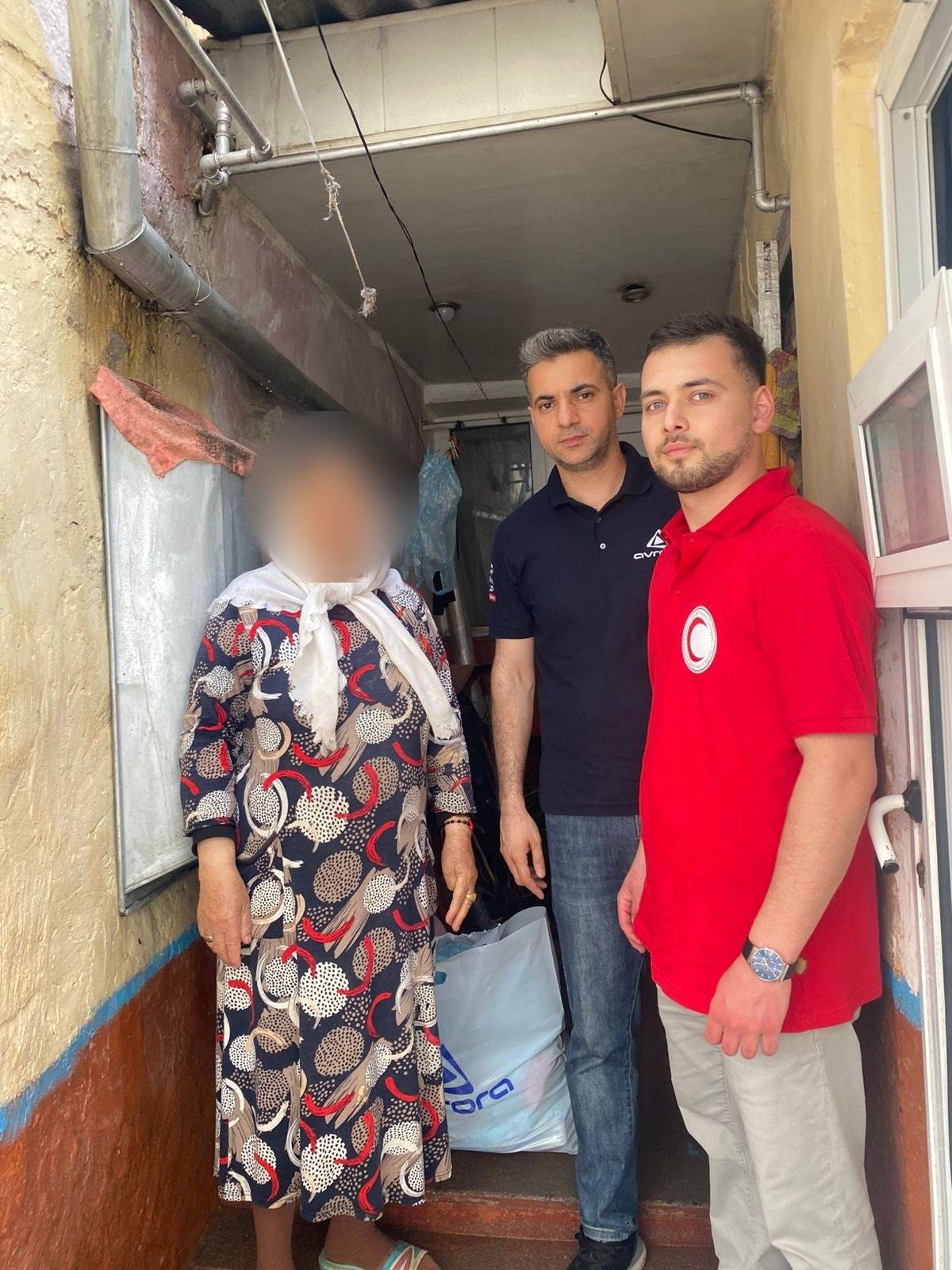 “Avrora Qrup” Qurban Bayramı münasibətilə aztəminatlı ailələrə bayram sovqatı çatdırıb 3 3 2
