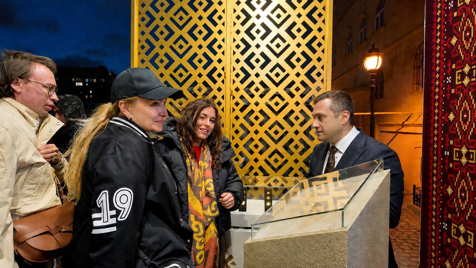 “AzerGold”un qızıl və gümüş məhsulları Beynəlxalq Xalça Festivalında nümayiş olunub 11 3 26