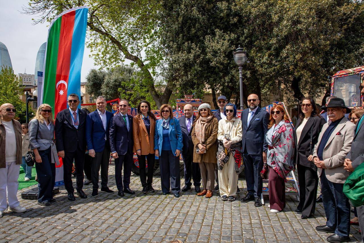 Baku Steel Company Xalça Festivalında polad sənətini təqdim etdi 3 3 27