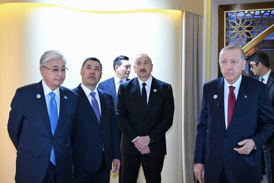 Prezident Türküstanda bir sıra mədəni məkanlarla tanış oldu - Fotolar 3 3