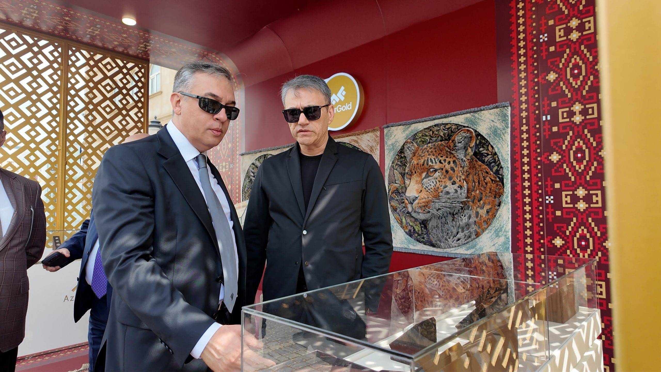 “AzerGold”un qızıl və gümüş məhsulları Beynəlxalq Xalça Festivalında nümayiş olunub 10 4 40 scaled