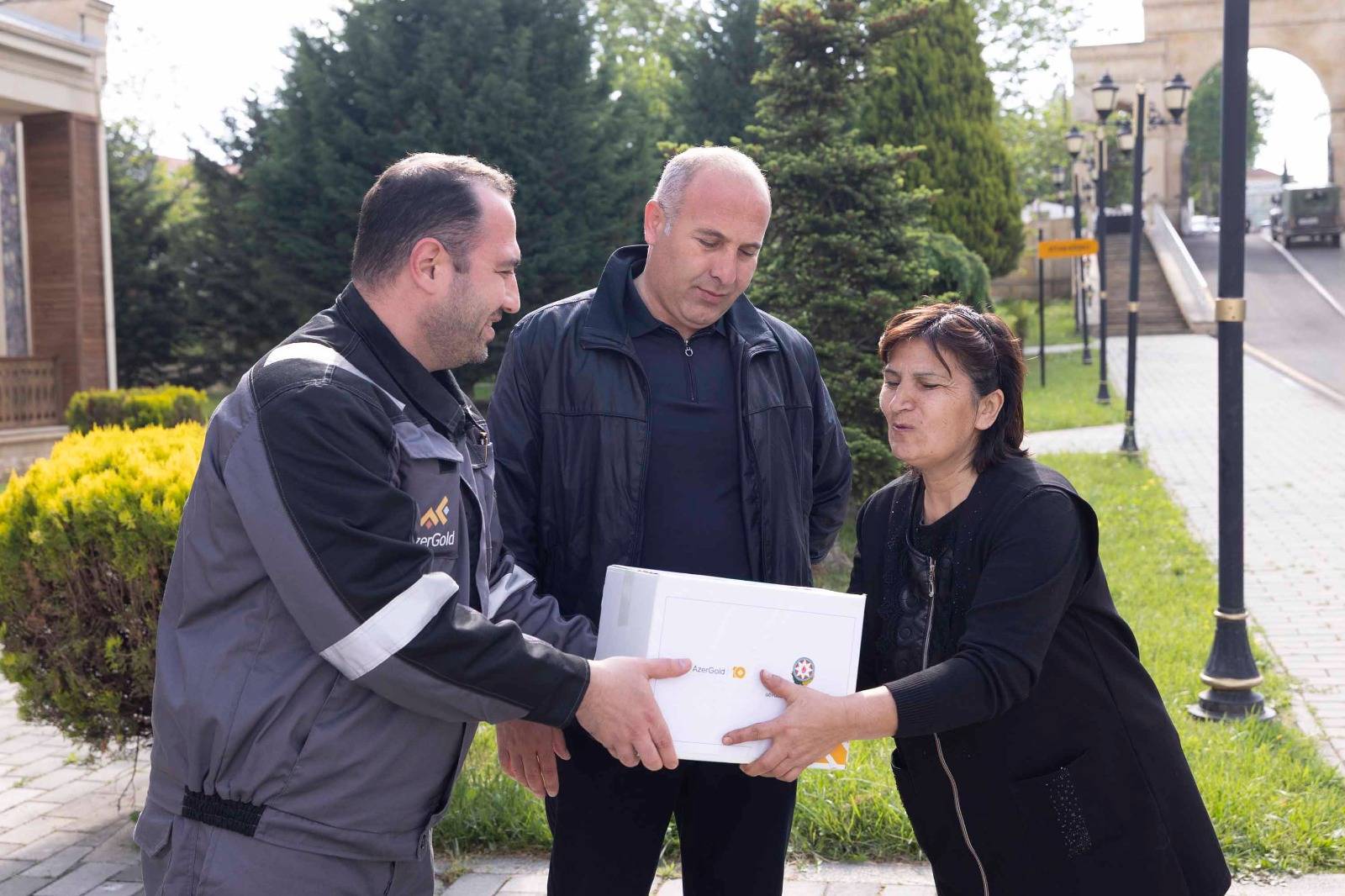 “AzerGold” QSC Qurban bayramı münasibətilə Daşkəsən, Göygöl və Naxçıvanda sosial yardım aksiyaları təşkil edib 4 5