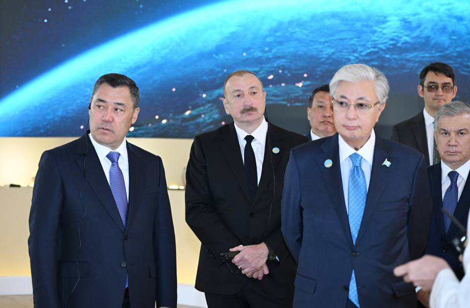 Prezident Türküstanda bir sıra mədəni məkanlarla tanış oldu - Fotolar 5 5