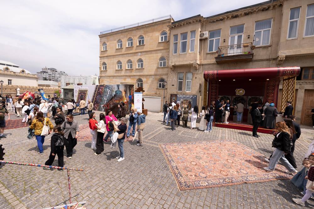 “AzerGold”un qızıl və gümüş məhsulları Beynəlxalq Xalça Festivalında nümayiş olunub 7 7 23