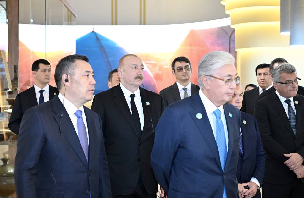 Prezident Türküstanda bir sıra mədəni məkanlarla tanış oldu - Fotolar 6 7