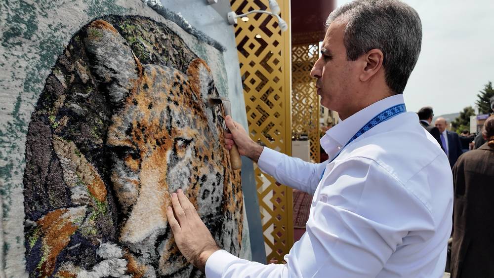 “AzerGold”un qızıl və gümüş məhsulları Beynəlxalq Xalça Festivalında nümayiş olunub 5 9 13