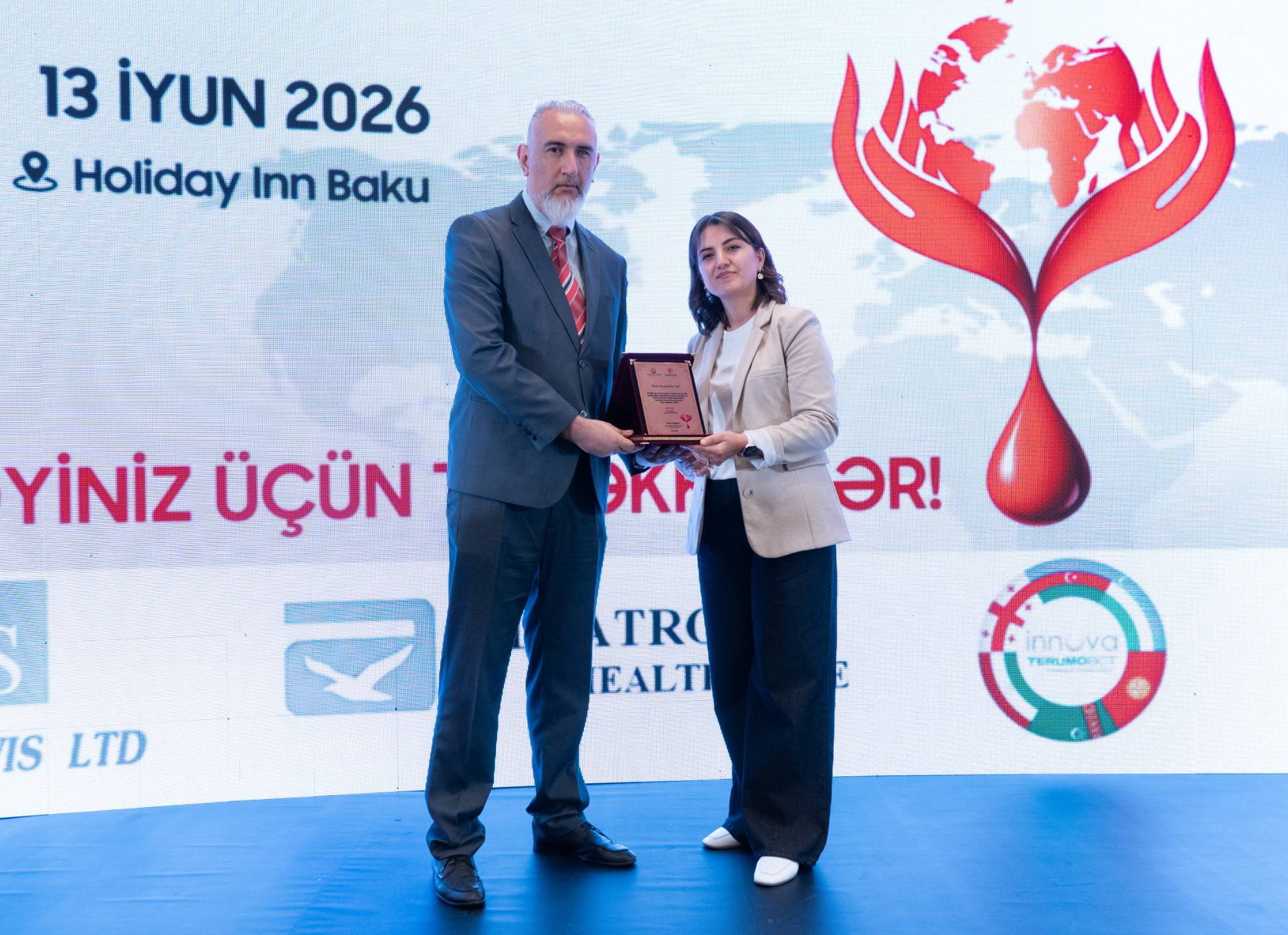 Bank Respublika qan donorluğuna dəstəyə görə təltif olundu 1 01a BR Qanverme mukafat 1