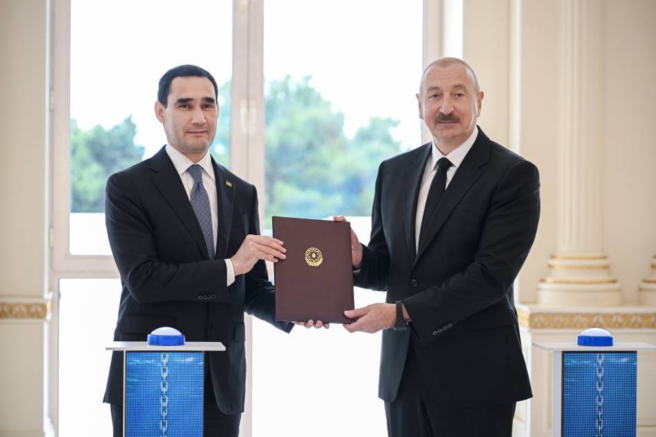 Azərbaycan bu ölkəyə tanker hədiyyə etdi - Mərasimdən fotolar 1