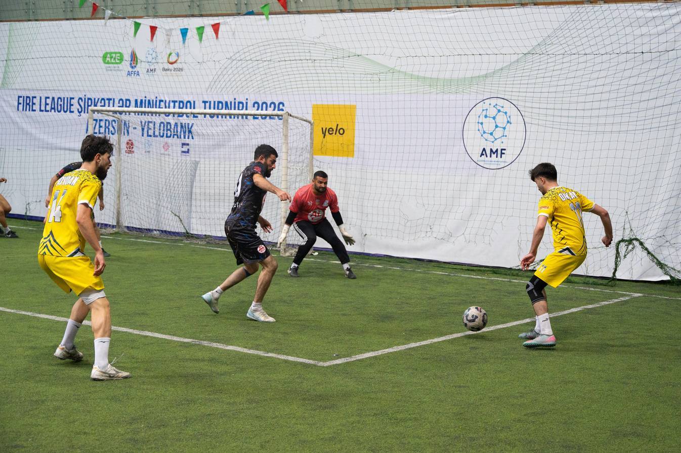 Yelo Bank şirkətlərarası futbol liqasının çempionu olub 4 5 46