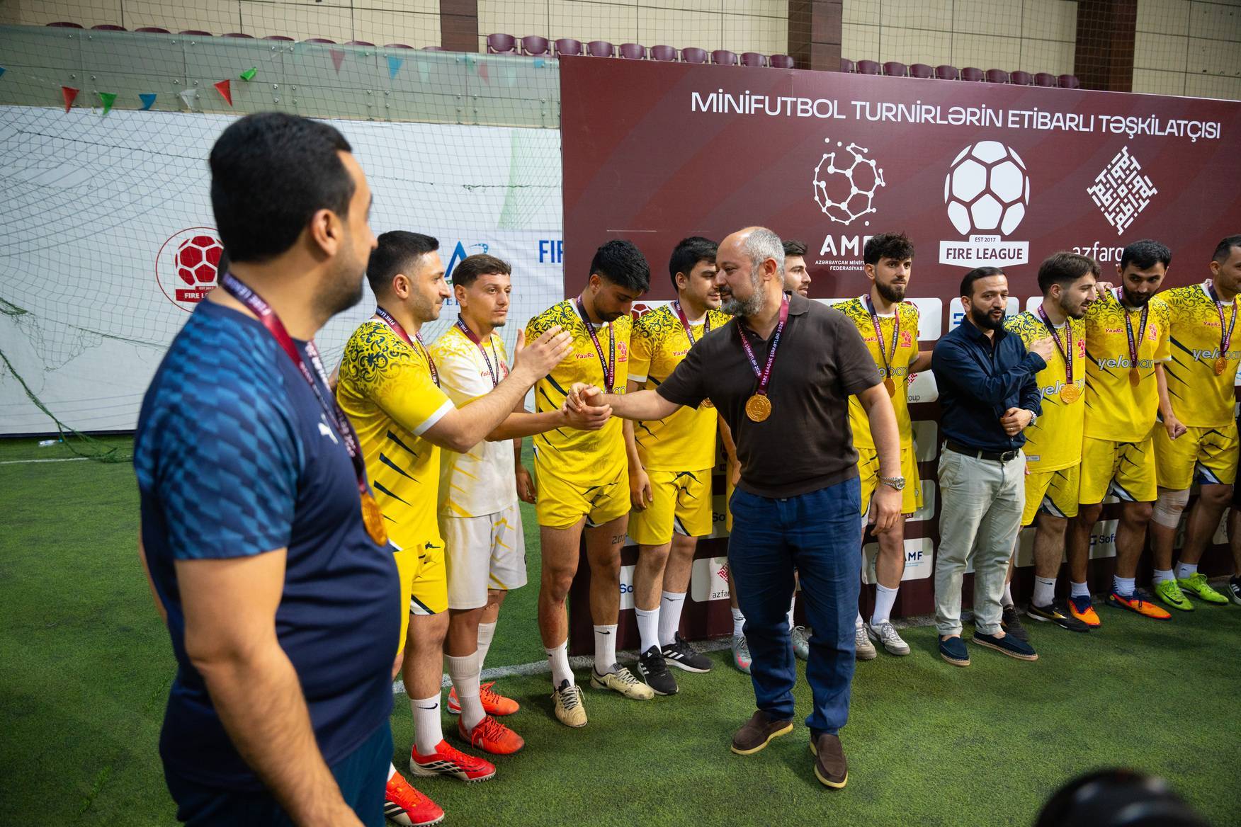 Yelo Bank şirkətlərarası futbol liqasının çempionu olub 1 7 27