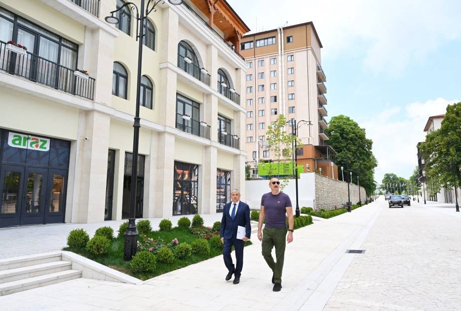Prezident Şuşanın Qarabağ küçəsində həyata keçirilmiş işlərlə tanış olub 3 3 6