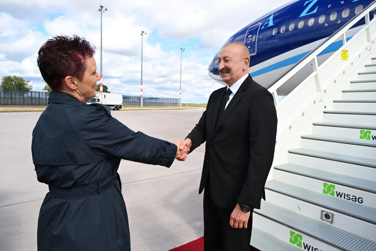 İlham Əliyev Almaniyaya rəsmi səfərə gəlib 6 7