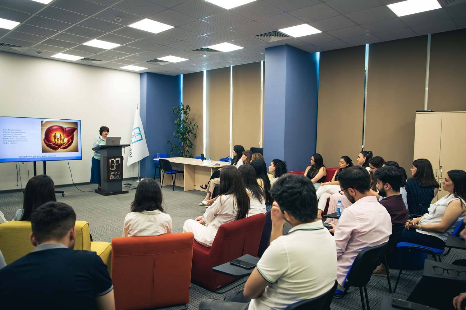 Bank of Baku-da “Hepatiti tanı, səhhətini qoru” seminarı baş tutub 3 Bank of Baku da Hepatiti tani səhhətini qoru seminari bas tutub 3