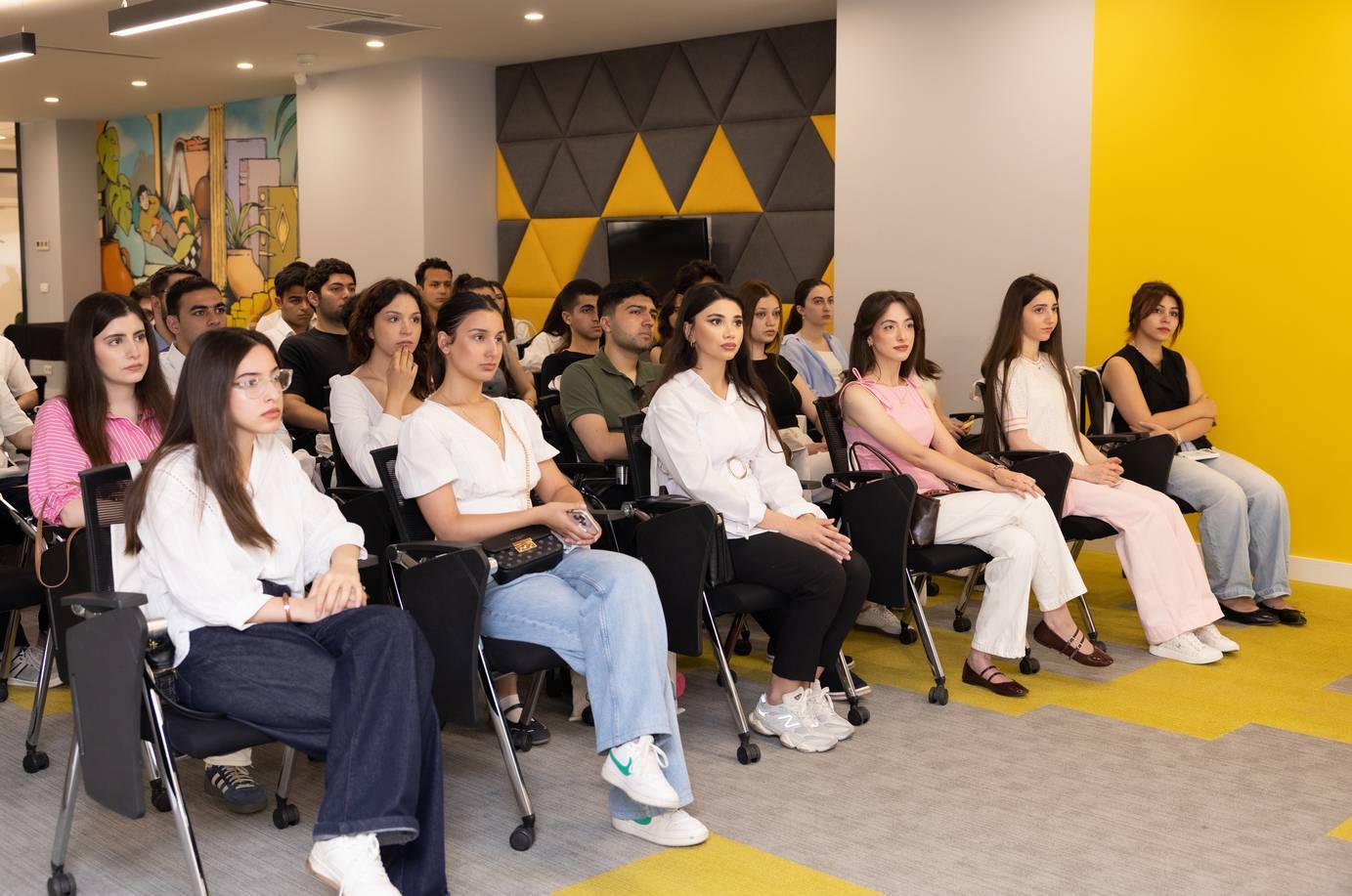 Yelo Bank-ın “Summer Challenge” yay təcrübə proqramı başladı! 8 ISAQ3752