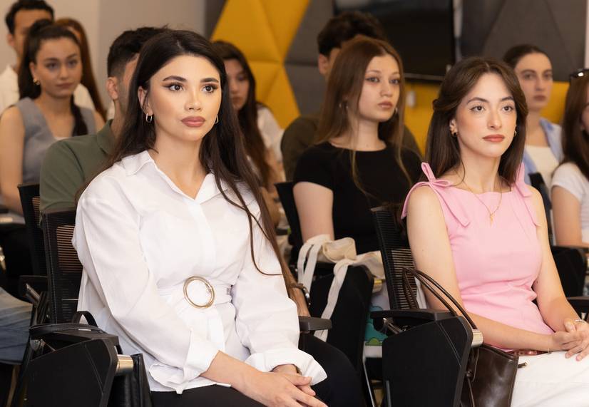 Yelo Bank-ın “Summer Challenge” yay təcrübə proqramı başladı! 7 ISAQ3756
