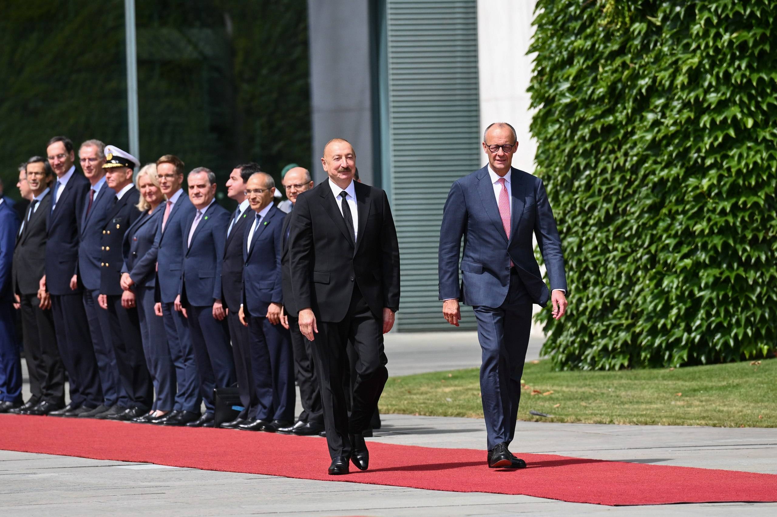 Prezident İlham Əliyev ilə Federal Kansler Fridrix Mertsin geniş tərkibdə görüşü olub 3 photo 2026 07 21 15 39 53