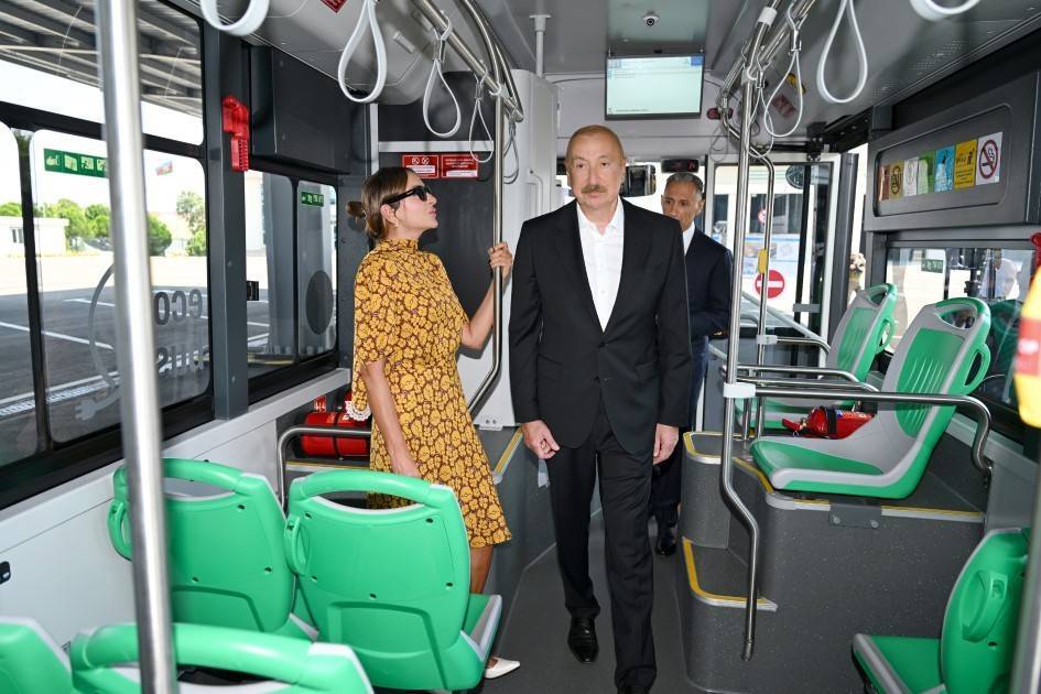 Prezident Naxçıvanda elektrik mühərrikli yeni avtobuslara baxıb, dəmir yolu infrastrukturunda aparılan yenidənqurma işləri ilə tanış olub 2 6a7b4c485f94f6a7b4c485f95017864653526a7b4c485f94d6a7b4c485f94e