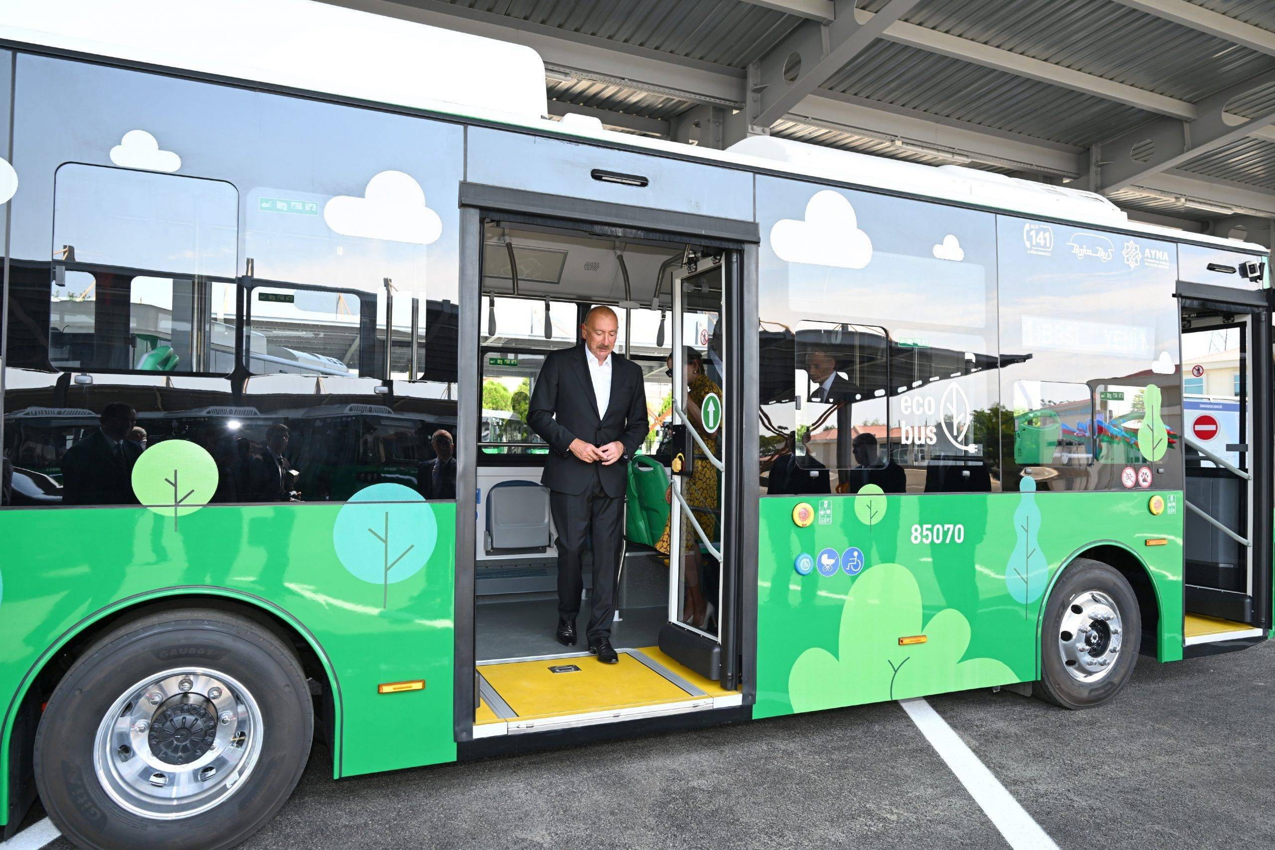 Prezident Naxçıvanda elektrik mühərrikli yeni avtobuslara baxıb, dəmir yolu infrastrukturunda aparılan yenidənqurma işləri ilə tanış olub 1 6a7b4cab73a946a7b4cab73a9517864654516a7b4cab73a916a7b4cab73a93 scaled