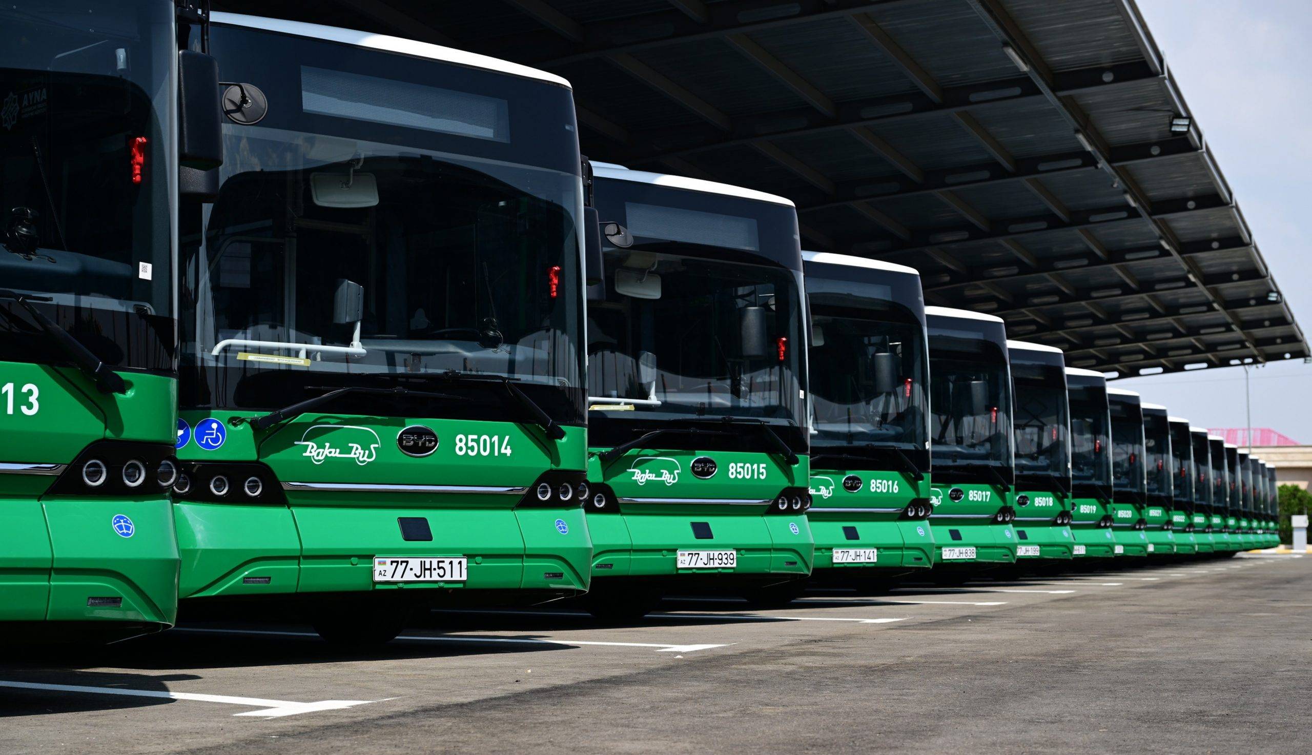 Prezident Naxçıvanda elektrik mühərrikli yeni avtobuslara baxıb, dəmir yolu infrastrukturunda aparılan yenidənqurma işləri ilə tanış olub 3 6a7b4cee6f5bb6a7b4cee6f5bc17864655136a7b4cee6f5b86a7b4cee6f5ba scaled