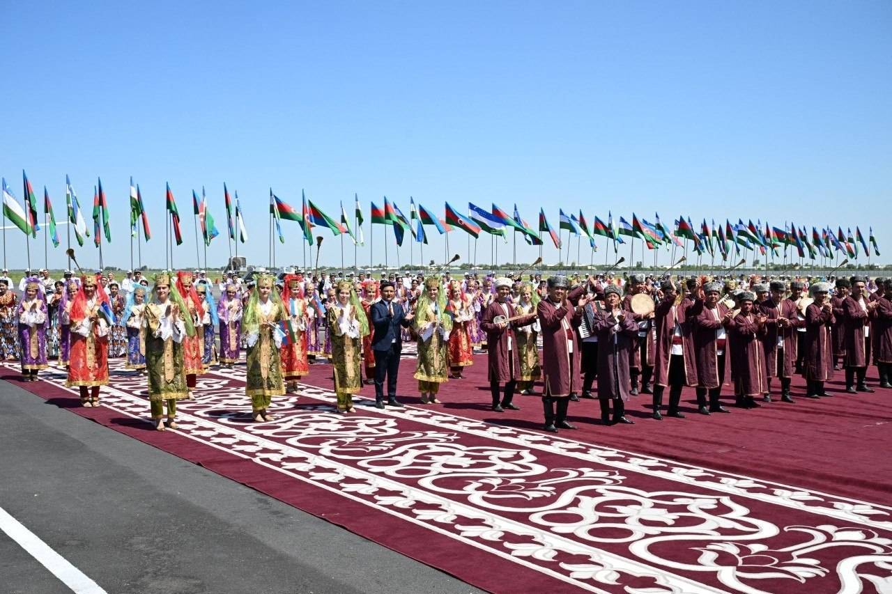 İlham Əliyev və birinci xanım Mehriban Əliyeva Buxaraya gəliblər 5 photo 2026 08 24 15 37 23