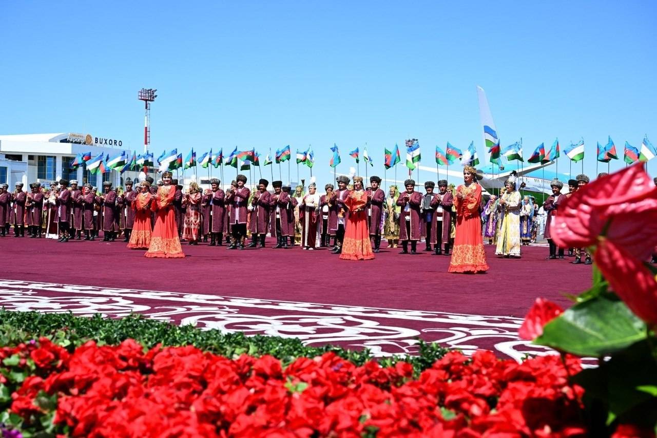 İlham Əliyev və birinci xanım Mehriban Əliyeva Buxaraya gəliblər 3 photo 2026 08 24 15 37 24 2
