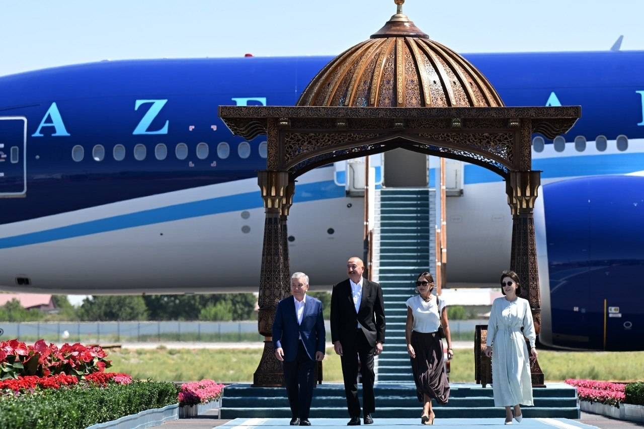 İlham Əliyev və birinci xanım Mehriban Əliyeva Buxaraya gəliblər 4 photo 2026 08 24 15 37 24
