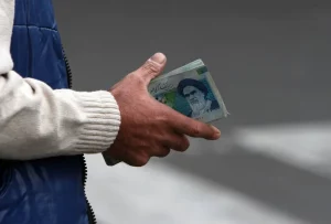 İran realı ABŞ dollarına qarşı tarixi minimuma düşüb: 1 dollar =2 mln. real 1 reaal tuman iranian cu