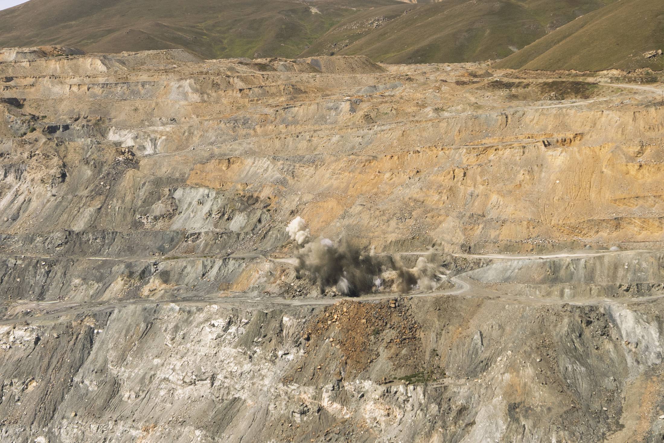 “AzerGold” Söyüdlü (Zod) qızıl yatağında ilk qazma-partlayış əməliyyatını həyata keçirib 1 1 67