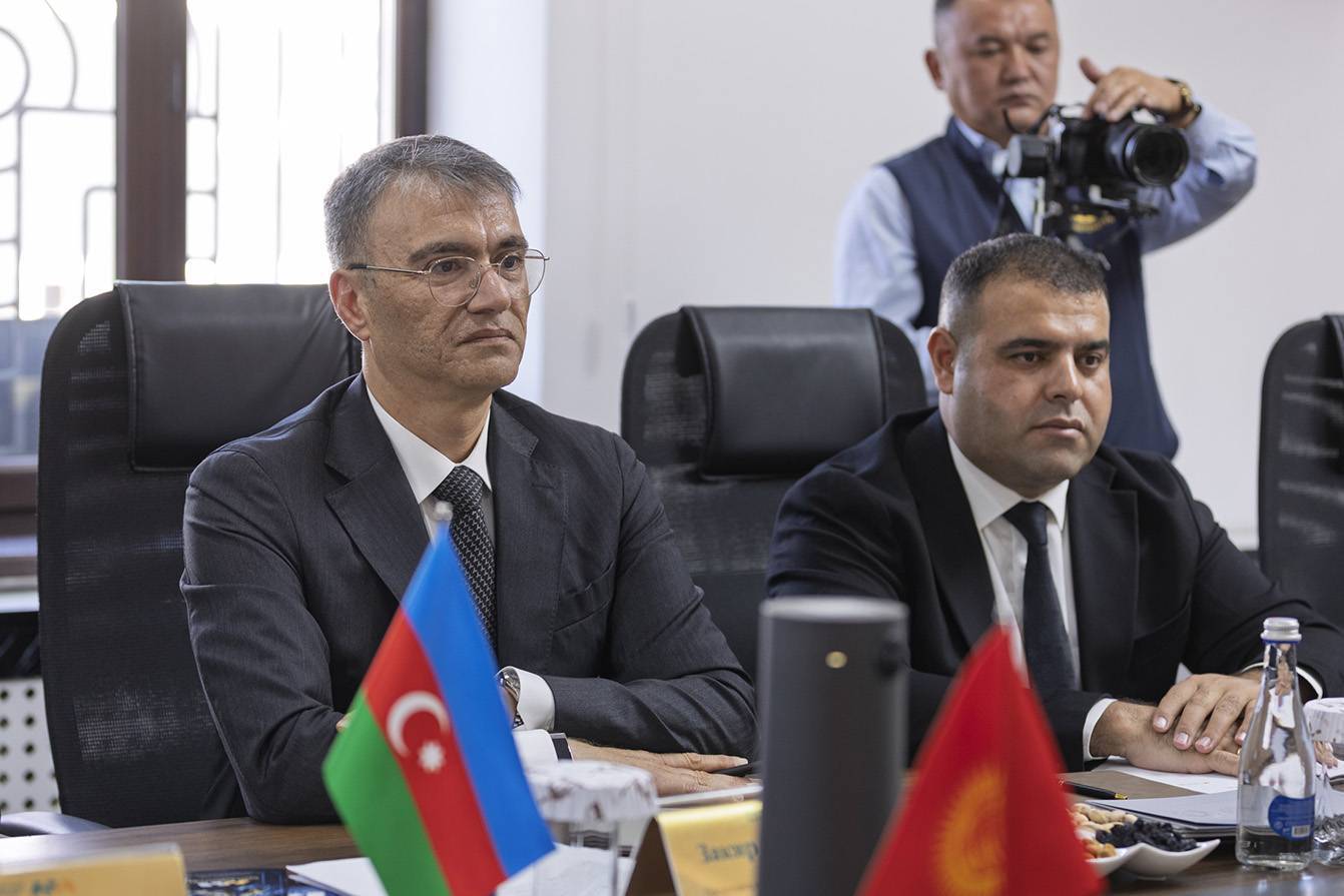 “AzerGold” və “Kyrgyzaltyn” şirkətləri Bişkekdə əməkdaşlıq perspektivlərini müzakirə ediblər 4 4 2 1