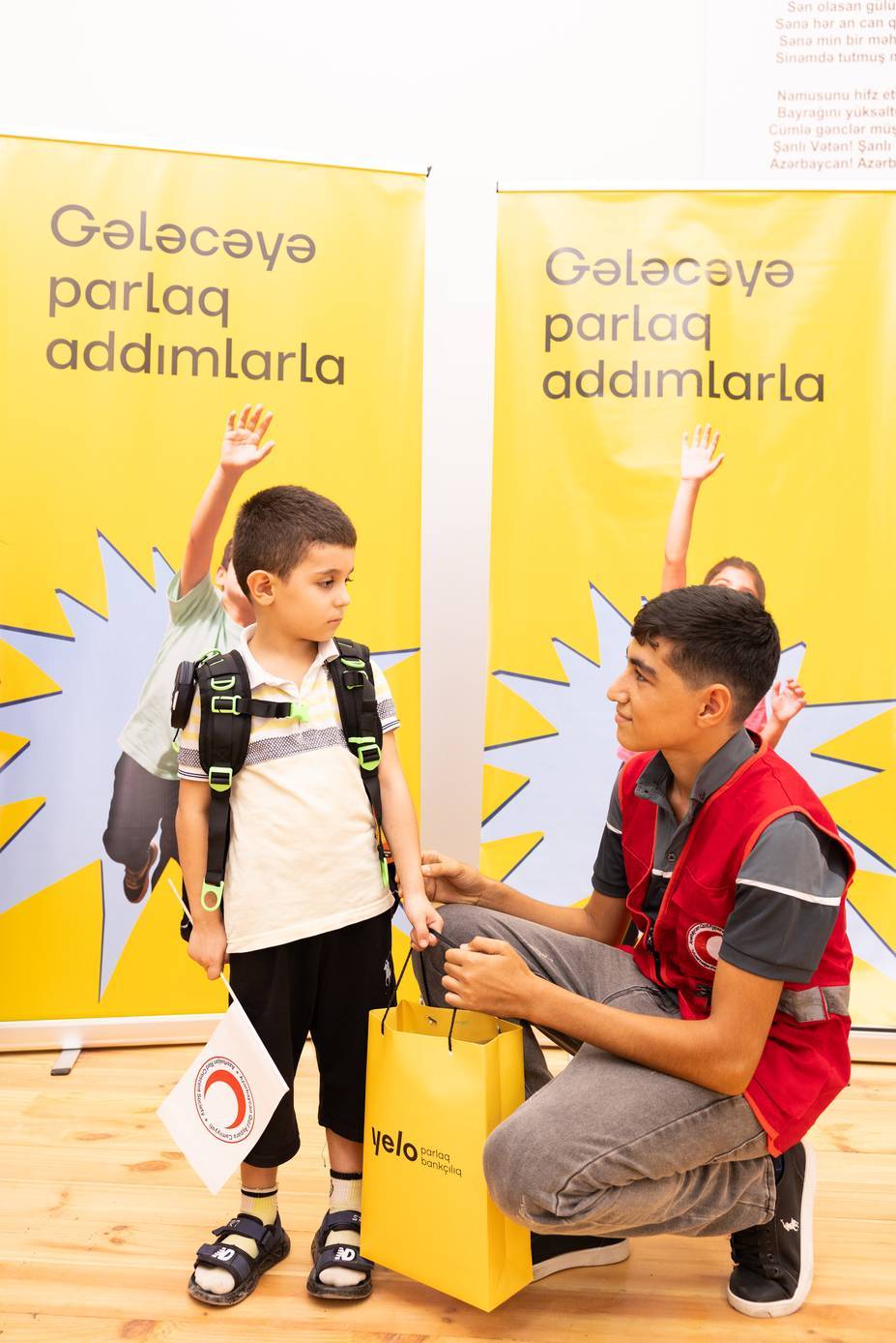 Yelo Bank Cəbrayılda birincilərin məktəb həyəcanına şərik oldu! 4 4 55