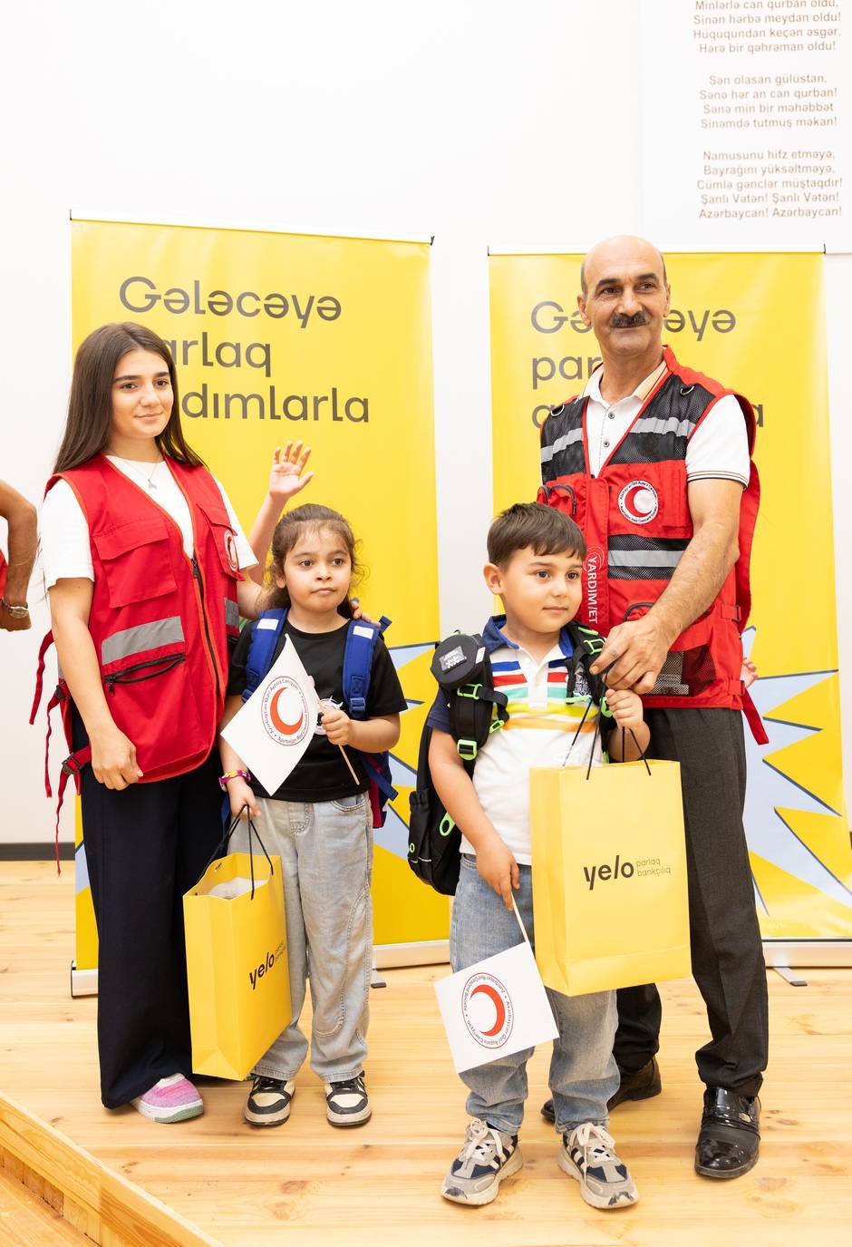 Yelo Bank Cəbrayılda birincilərin məktəb həyəcanına şərik oldu! 5 5 52
