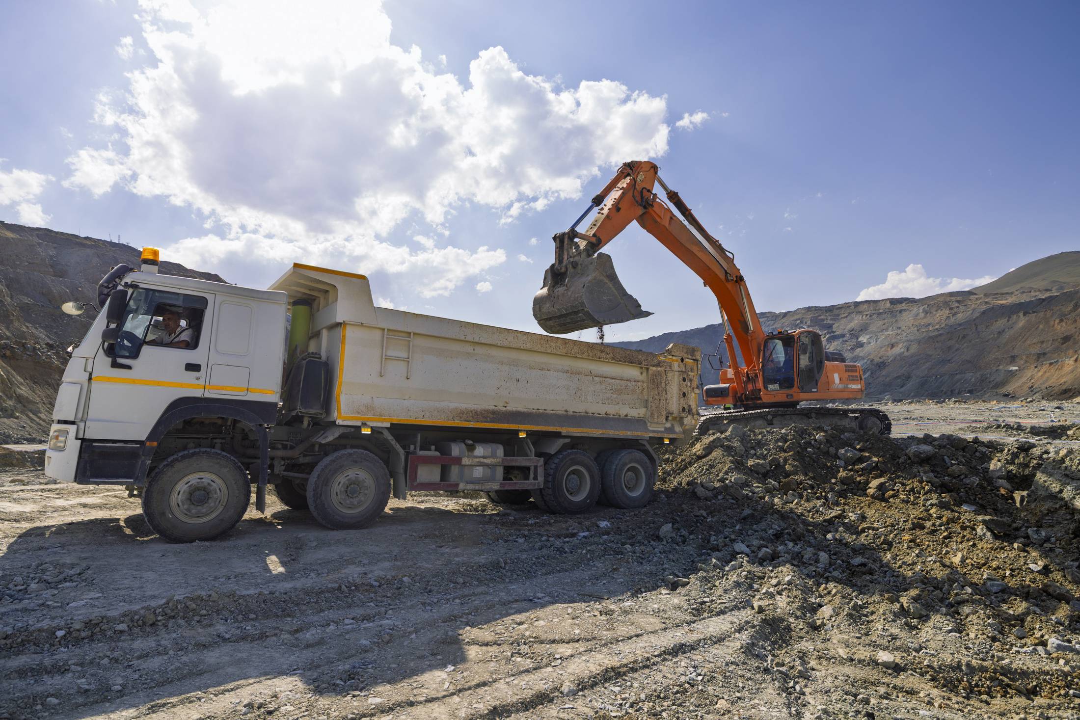 “AzerGold” Söyüdlü (Zod) qızıl yatağında ilk qazma-partlayış əməliyyatını həyata keçirib 6 6 44