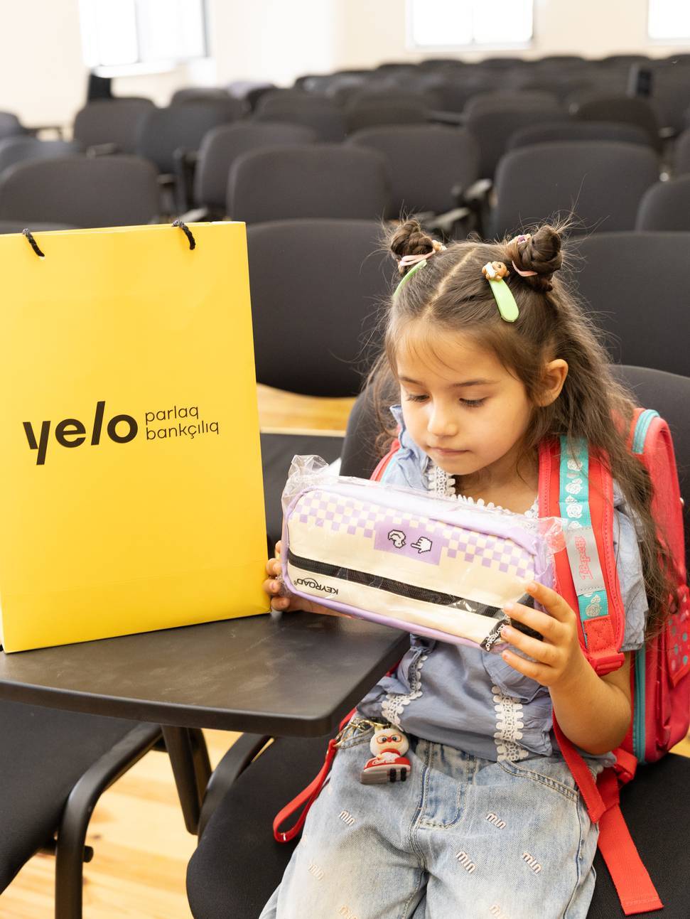 Yelo Bank Cəbrayılda birincilərin məktəb həyəcanına şərik oldu! 6 7 35