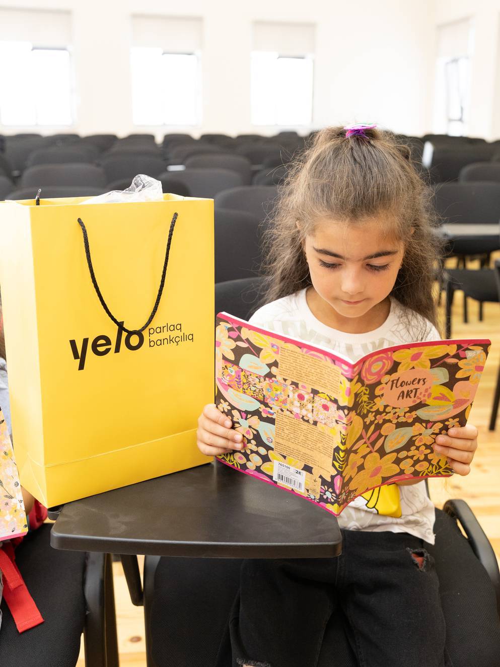 Yelo Bank Cəbrayılda birincilərin məktəb həyəcanına şərik oldu! 7 8 33