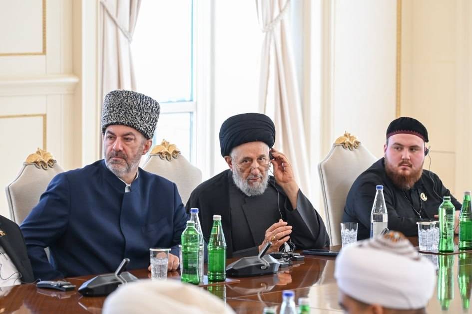 İlham Əliyev Bakıda keçirilən beynəlxalq konfransların iştirakçılarını qəbul edib 4 photo 2026 09 15 12 28 23 2