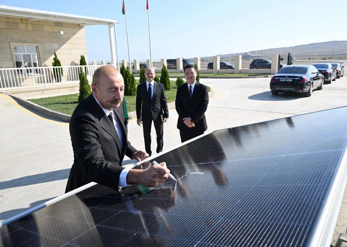 Prezident İlham Əliyev “Qobustan” Günəş Elektrik Stansiyasının açılışında iştirak edib 5 photo 2026 09 16 12 27 46